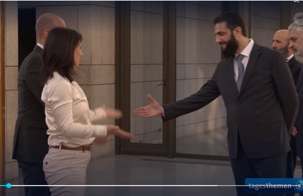 Ahmed al-Scharaa gab nur Baerbocks französischem Amtskollegen Barrot die Hand. Screenshot Tagesschau-Video