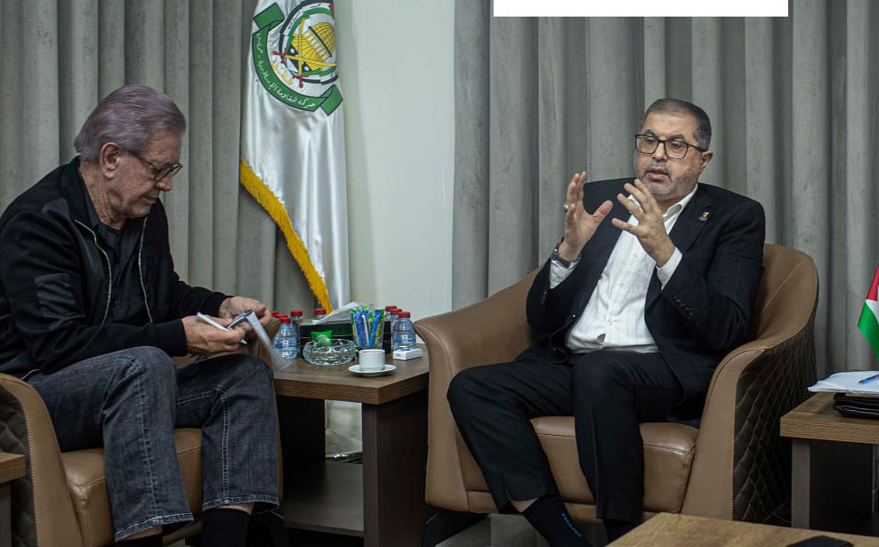 Foto des Treffens zwischen Jürgen Todenhöfer und Dr. Basem von der Hamas. Quelle: Facebook