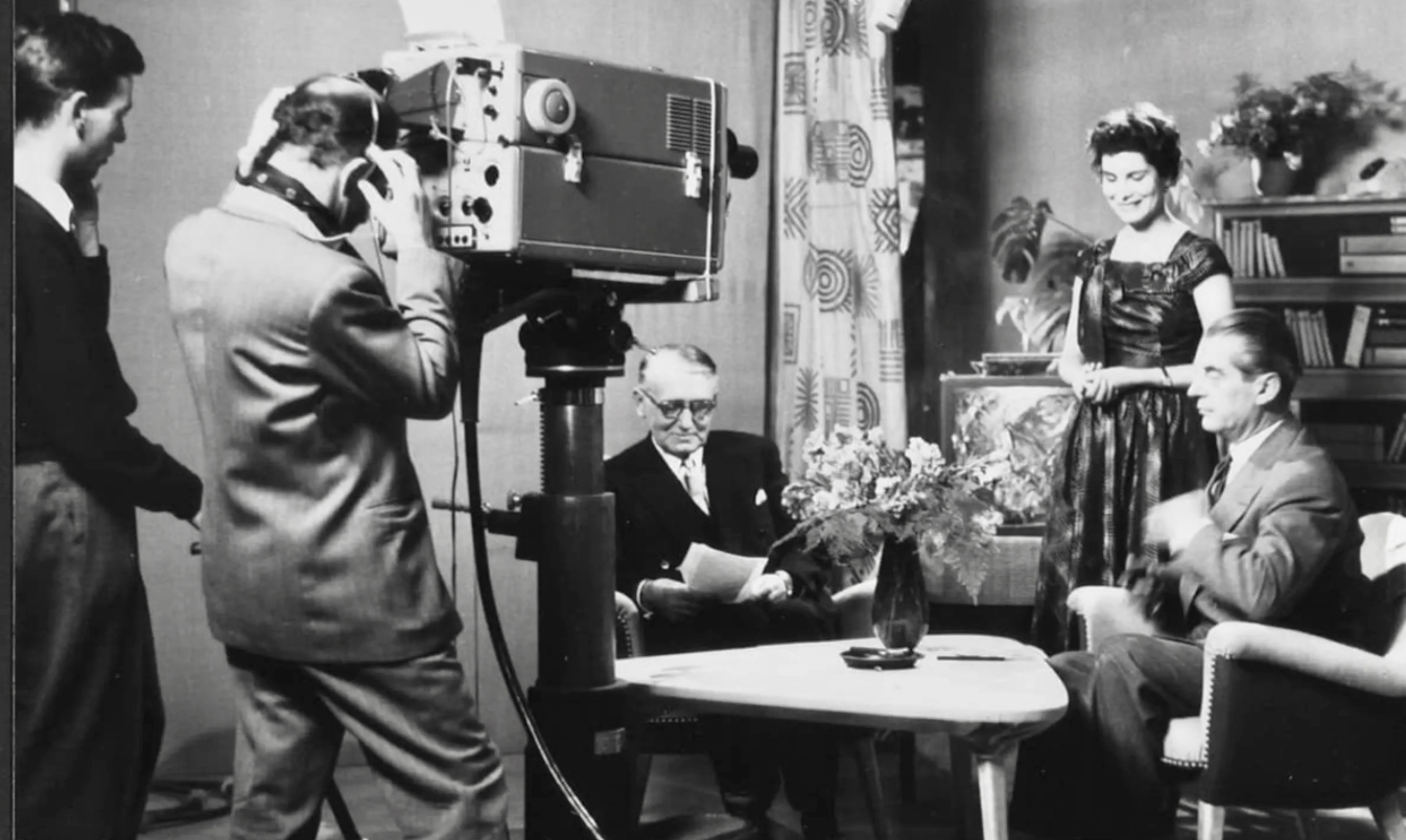 Am 20. Juli 1953 sendet die SRG zum erstenmal aus dem Studio Bellerive im Zürcher Seefeld  (Bild SRF Archiv)