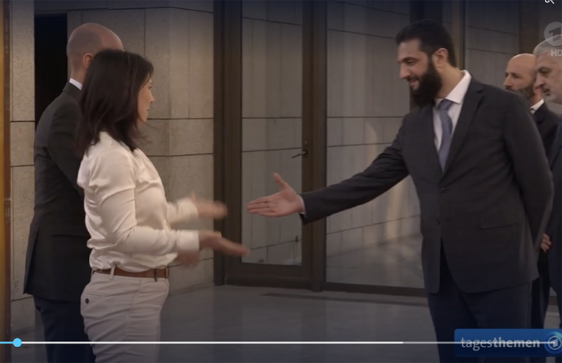 Ahmed al-Scharaa gab nur Baerbocks französischem Amtskollegen Barrot die Hand. Screenshot Tagesschau-Video