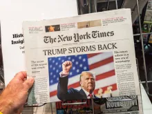 Zeitungsaufmacher nach Trumps Wiederwahl. Bild: Shuttterstock