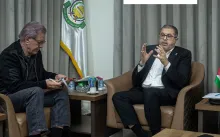 Foto des Treffens zwischen Jürgen Todenhöfer und Dr. Basem von der Hamas. Quelle: Facebook