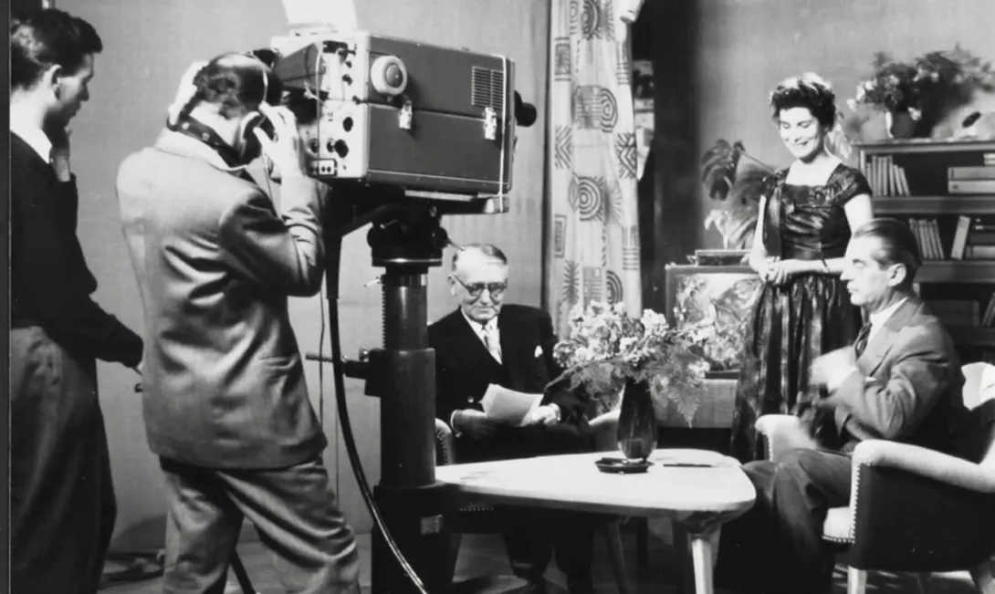 Am 20. Juli 1953 sendet die SRG zum erstenmal aus dem Studio Bellerive im Zürcher Seefeld  (Bild SRF Archiv)